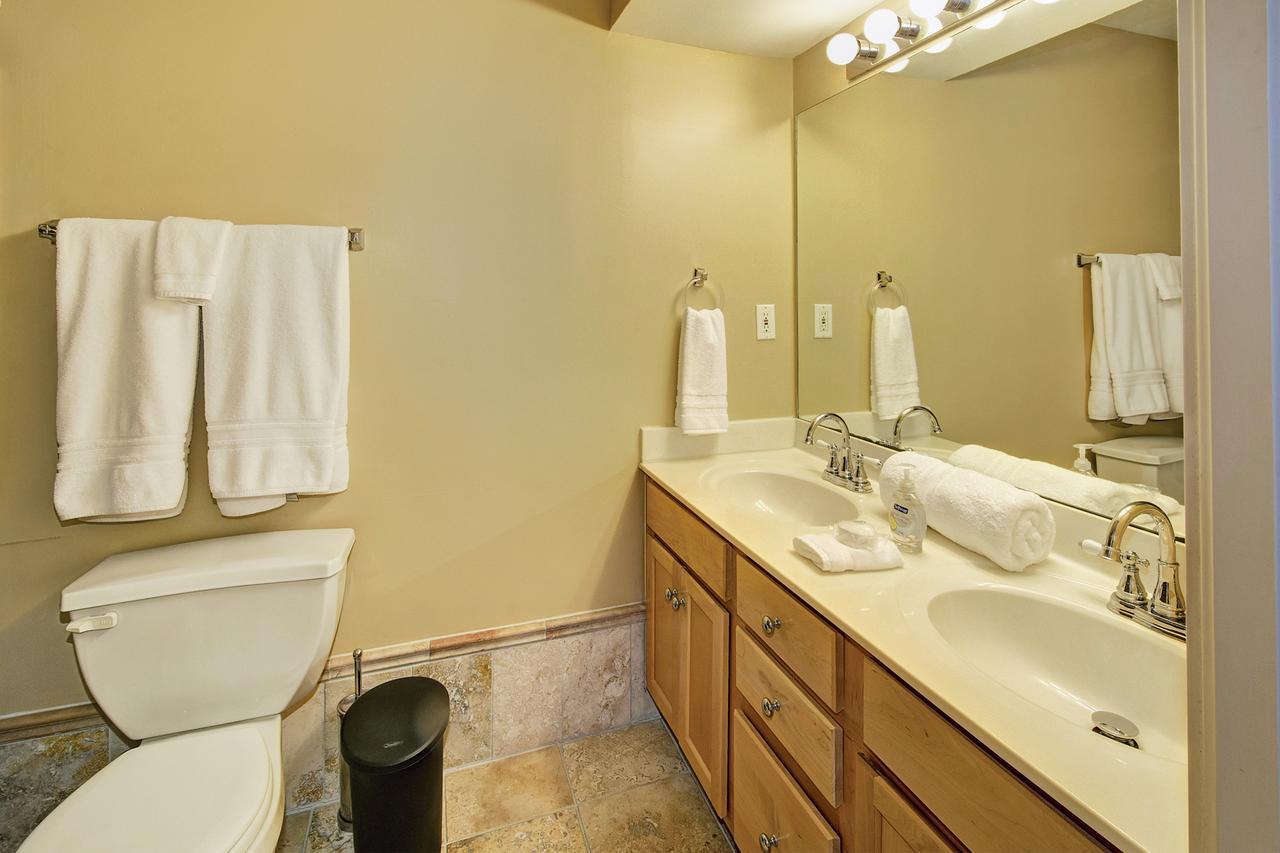 Restaurant Row Townhouse 2 King Bedrooms Louisville Exterior photo